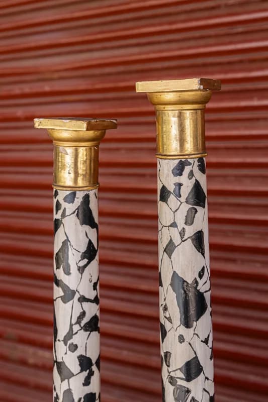 PAREJA DE PEQUEÑAS COLUMNAS ITALIANAS — foto 2
