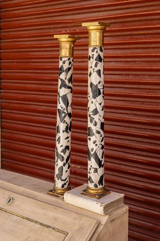 PAREJA DE PEQUEÑAS COLUMNAS ITALIANAS — foto 4