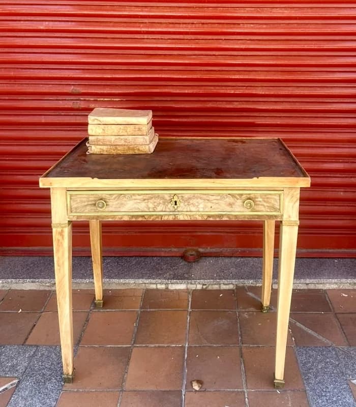 ESCRITORIO FRANCÉS